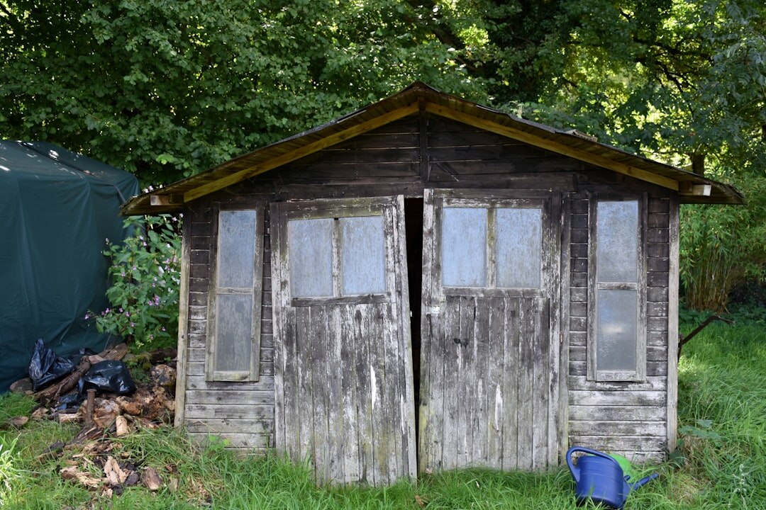 garden tools storage